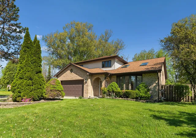 3rd image of 160 Aster Ln, Hoffman Estates, IL 60169 | MLS# 12688147