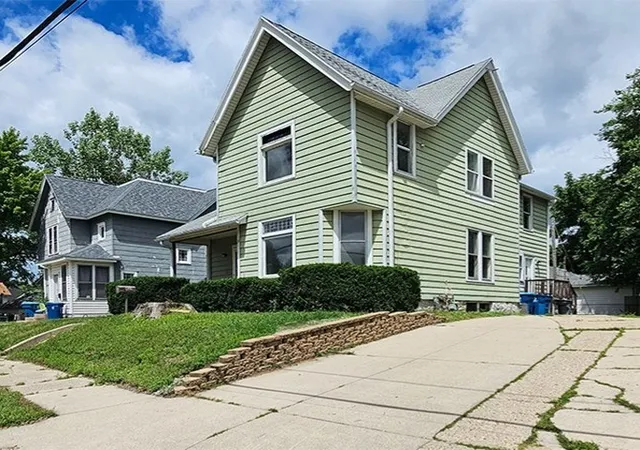 Homes for sale in Dixon, IL | 420 College Ave, Dixon, IL 61021 | MLS# 12688158