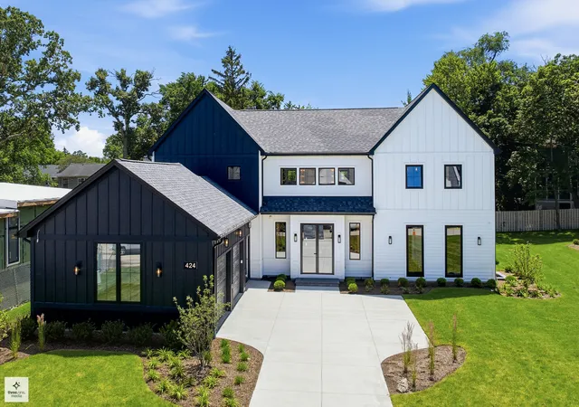 1st image of 424 Forest Edge Dr, Glencoe, IL 60022 | MLS# 12688167