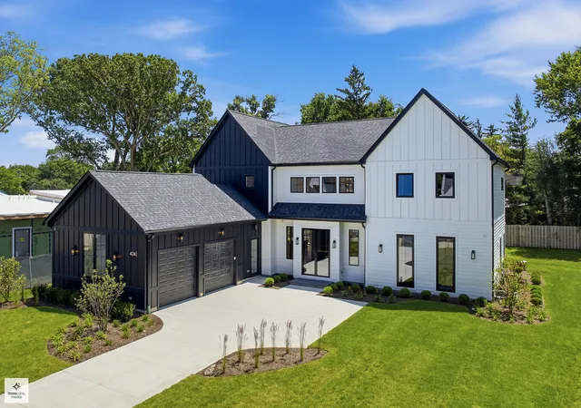 2nd image of 424 Forest Edge Dr, Glencoe, IL 60022 | MLS# 12688167