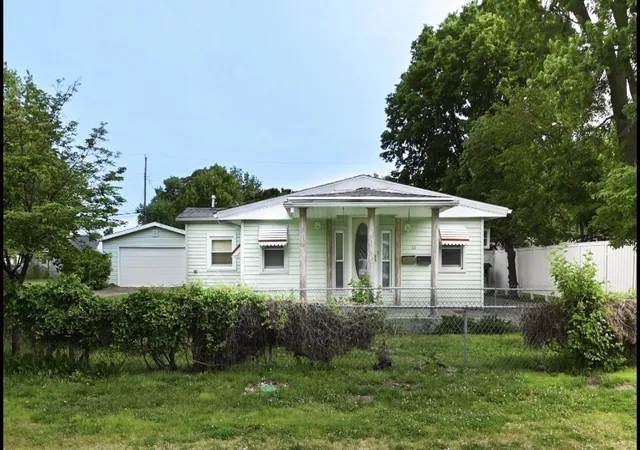 Homes for sale in Danville, IL | 11 E Woodlawn St, Danville, IL 61832 | MLS# 12688175