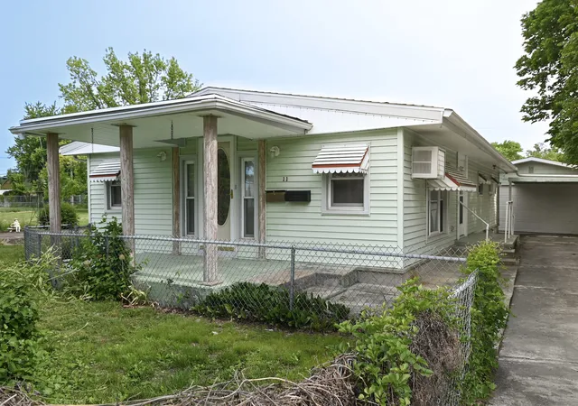 Homes for sale in Danville, IL | 11 E Woodlawn St, Danville, IL 61832 | MLS# 12688175