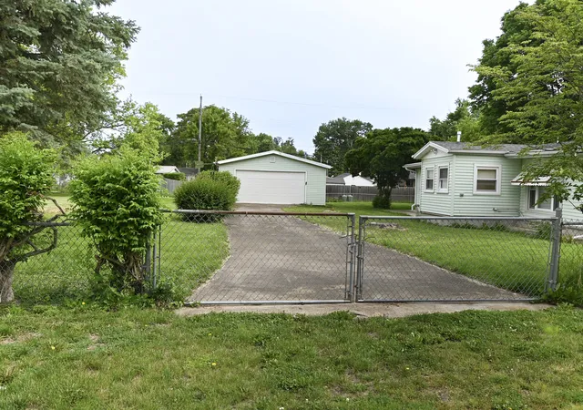 5th image of 11 E Woodlawn St, Danville, IL 61832 | MLS# 12688175