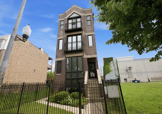 Photo 1 of Condo for sale at 2539 W Warren Blvd #1, Chicago, IL 60612 | MLS# 12688186 | Listing updated on 2026-09-12