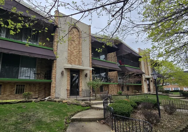 Photo 2 of Condo for sale at 9637 S Keeler Ave #1E, Oak Lawn, IL 60453 | MLS# 12688225 | Listing updated on 2026-07-01