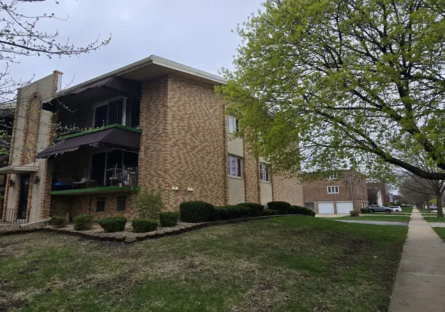 Photo 2 of Condo for sale at 9637 S Keeler Ave #1E, Oak Lawn, IL 60453 | MLS# 12688225 | Listing updated on 2026-07-01