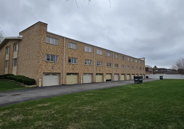 Photo 3 of Condo for sale at 9637 S Keeler Ave #1E, Oak Lawn, IL 60453 | MLS# 12688225 | Listing updated on 2026-07-01