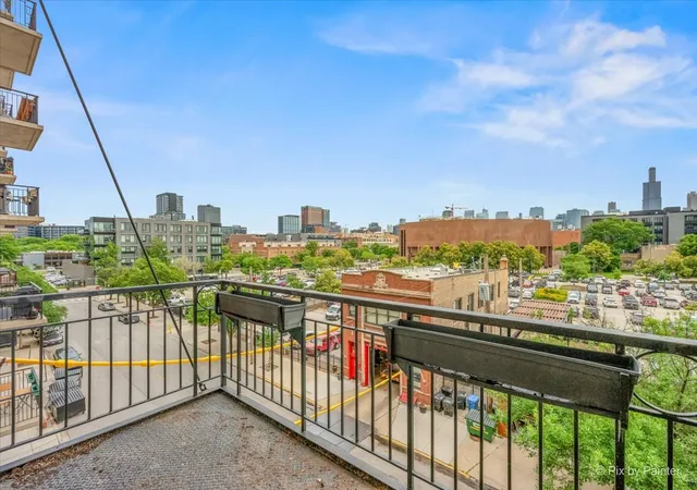Homes for sale in Chicago, IL | 1500 W Monroe St #422, Chicago, IL 60607 | MLS# 12688237
