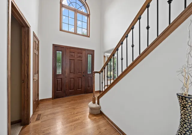 Photo 2 of Single family home for sale at 3925 Biltmore Rd, Downers Grove, IL 60515 | MLS# 12688240 | Listing updated on 2026-09-24