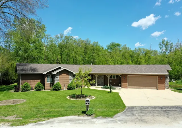 Homes for sale in St. Anne, IL | 27 Birchwood Ln, St. Anne, IL 60964 | MLS# 12688251