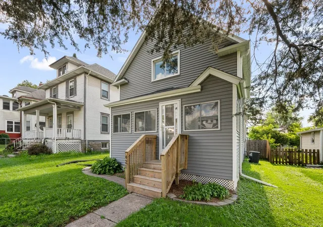 Homes for sale in Moline, IL | 421 39th St, Moline, IL 61265 | MLS# 12688265