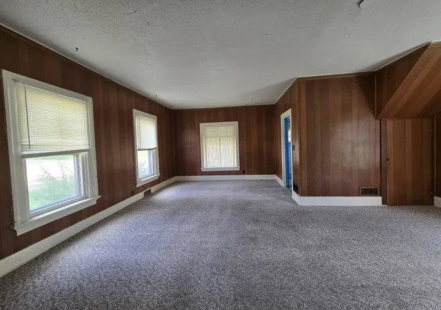 Photo 4 of Single family home for sale at 402 W Dixon St, Polo, IL 61064 | MLS# 12688297 | Listing updated on 2026-10-27
