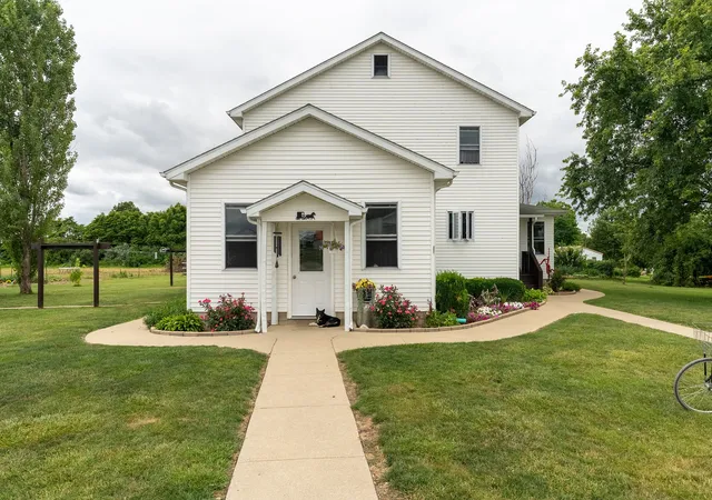 Homes for sale in Belle Rive, IL | 17057 E Saddle Club Rd, Belle Rive, IL 62810 | MLS# 12688302
