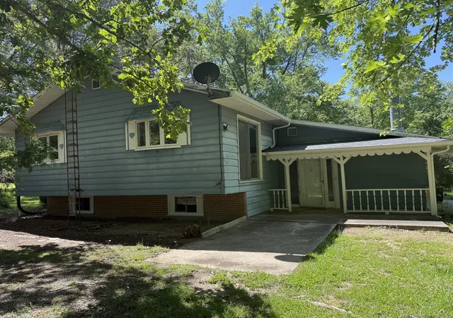 Photo 1 of Single family home for sale at 19309 Corinth Rd, Pittsburg, IL 62974 | MLS# 12688313 | Listing updated on 2026-08-27