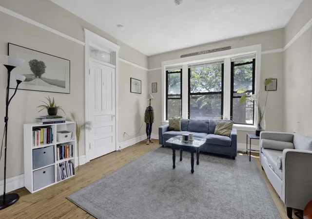 Homes for sale in Chicago, IL | 1406 W Flournoy St #3, Chicago, IL 60607 | MLS# 12688334