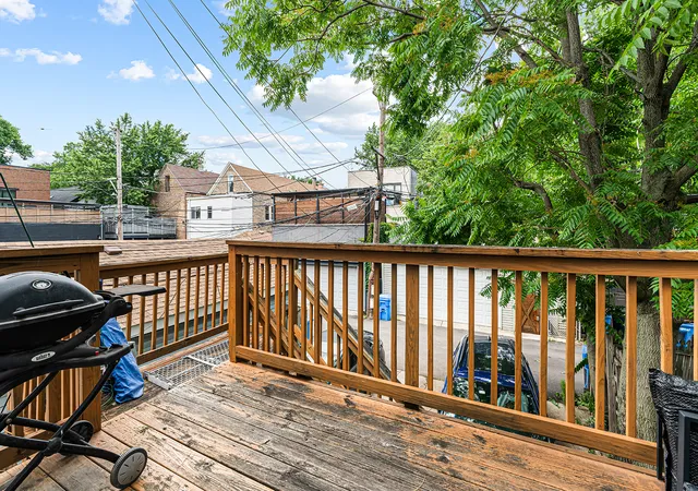 Listing Photo 2 - Condo for sale in building located at 2040 W Charleston St, Chicago, IL 60647 - Unit #