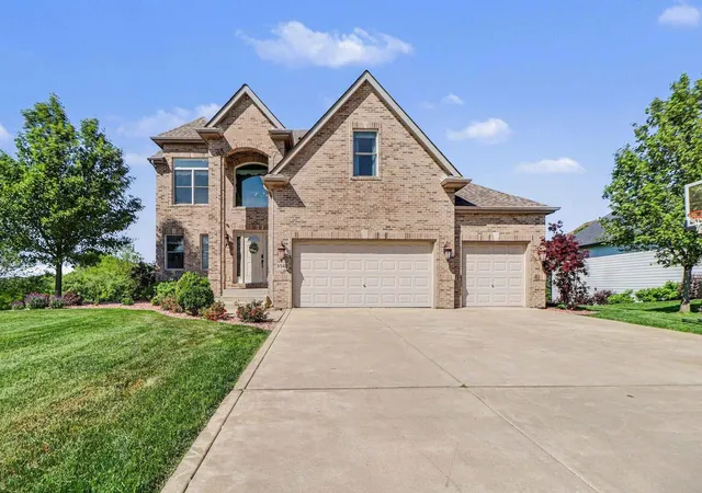 Homes for sale in Crown Point, IN | 8490 Doubletree Dr N, Crown Point, IN 46307 | MLS# 12688366