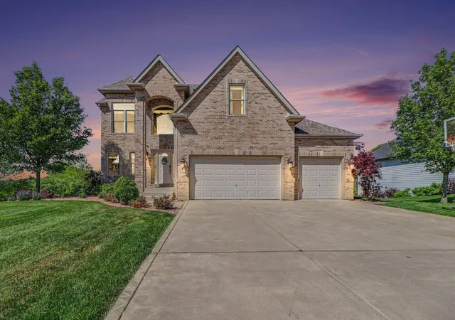 Homes for sale in Crown Point, IN | 8490 Doubletree Dr N, Crown Point, IN 46307 | MLS# 12688366