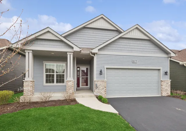 Photo 2 of Single family home for sale at 807 Alexandra Ln, Yorkville, IL 60560 | MLS# 12688375 | Listing updated on 2026-09-23