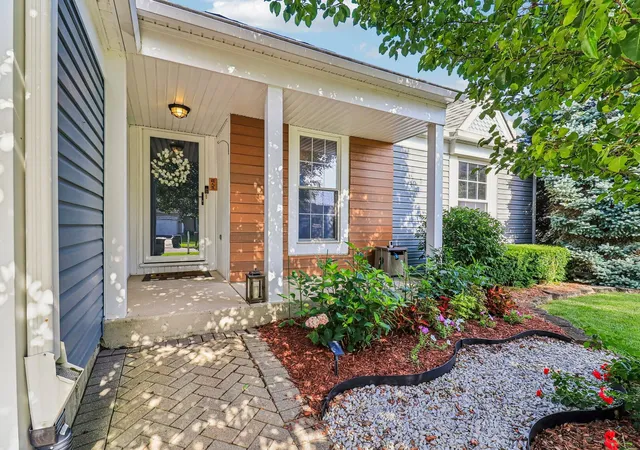 2nd image of 1114 Country Glen Ln, Carol Stream, IL 60188 | MLS# 12688376