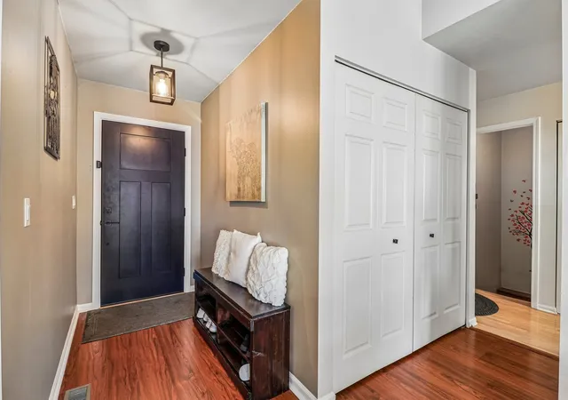 3rd image of 1114 Country Glen Ln, Carol Stream, IL 60188 | MLS# 12688376