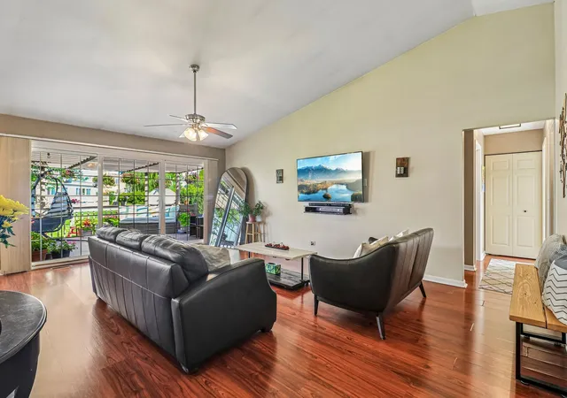 4th image of 1114 Country Glen Ln, Carol Stream, IL 60188 | MLS# 12688376