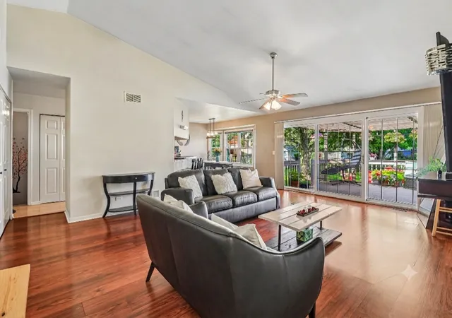 5th image of 1114 Country Glen Ln, Carol Stream, IL 60188 | MLS# 12688376