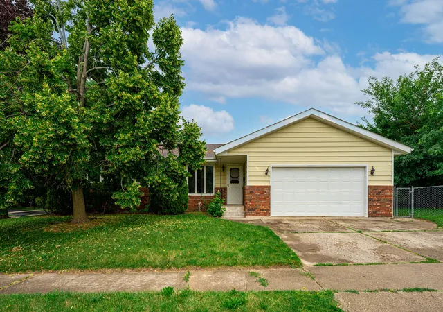 Homes for sale in Belvidere, IL | 130 Andrews Dr, Belvidere, IL 61008 | MLS# 12688392
