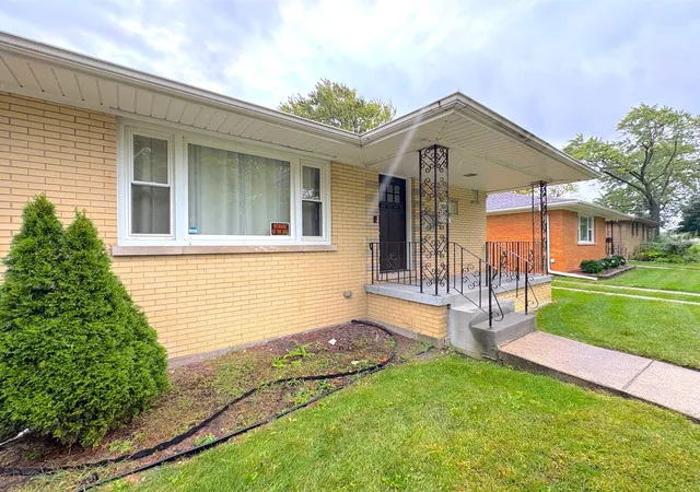 Photo 3 of Single family home for sale at 17539 William St, Lansing, IL 60438 | MLS# 12688452 | Listing updated on 2026-10-29