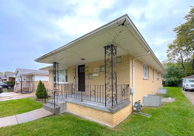 Photo 3 of Single family home for sale at 17539 William St, Lansing, IL 60438 | MLS# 12688452 | Listing updated on 2026-10-29
