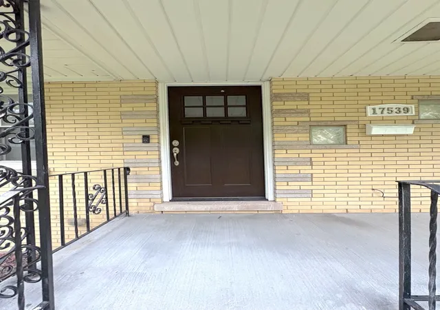 Photo 4 of Single family home for sale at 17539 William St, Lansing, IL 60438 | MLS# 12688452 | Listing updated on 2026-10-29