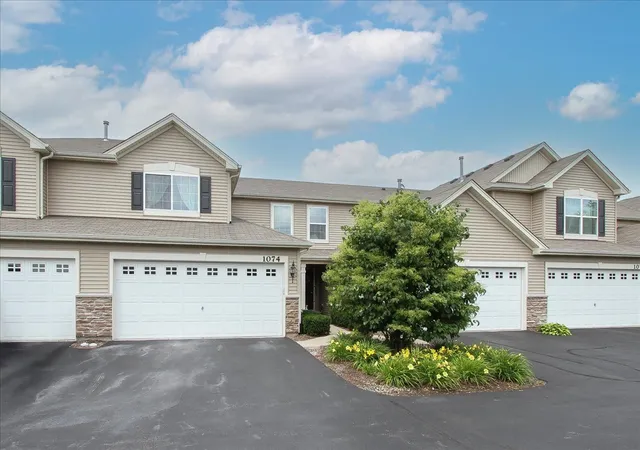 Homes for sale in Hampshire, IL | 1074 Turin Dr, Hampshire, IL 60140 | MLS# 12688473