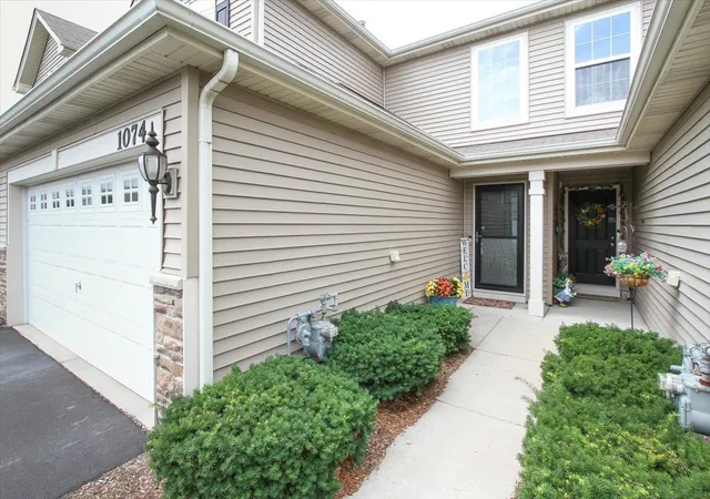 Homes for sale in Hampshire, IL | 1074 Turin Dr, Hampshire, IL 60140 | MLS# 12688473