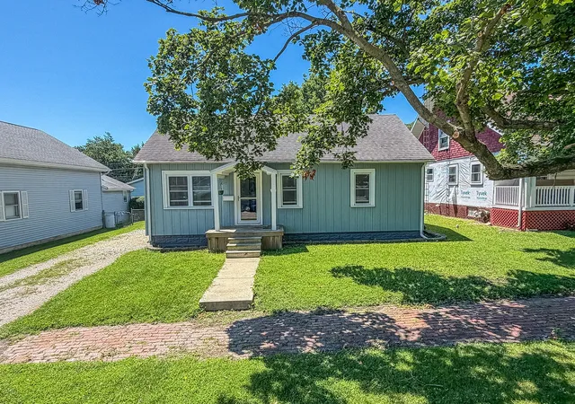 Homes for sale in Mattoon, IL | 617 Edgar Ave, Mattoon, IL 61938 | MLS# 12688485