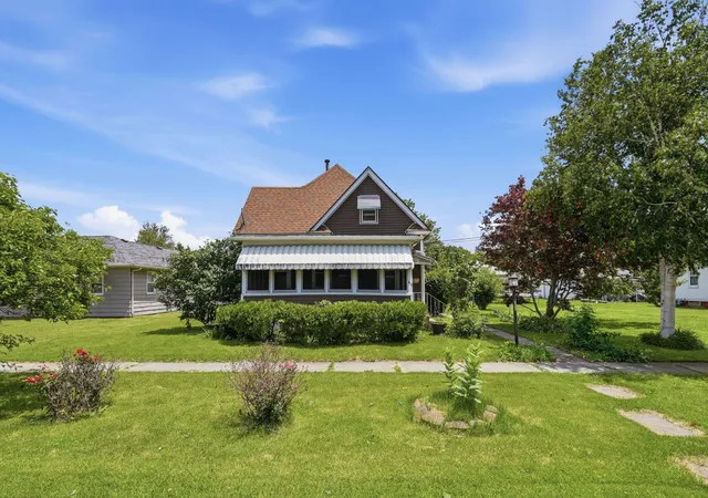 Homes for sale in Monmouth, IL | 823 N A St, Monmouth, IL 61462 | MLS# 12688537