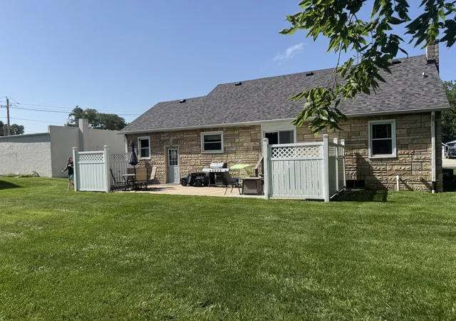 Homes for sale in Aledo, IL | 506 Sw 3Rd St, Aledo, IL 61231 | MLS# 12688552