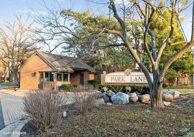 2nd image of 22 Park Ln, Park Ridge, IL 60068
