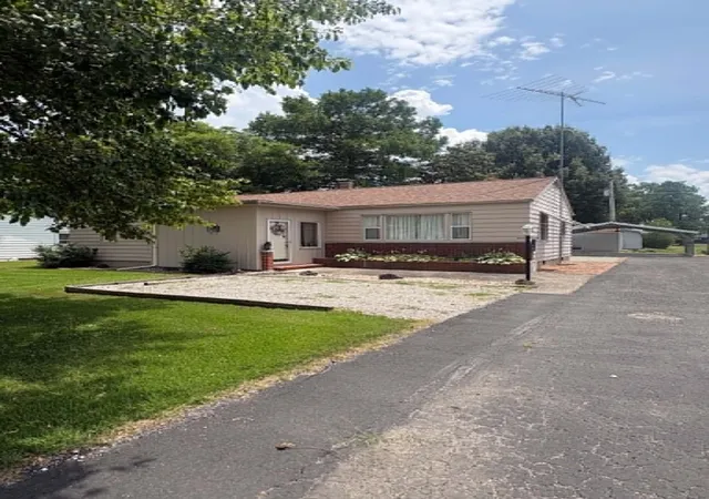 Photo 1 of Single family home for sale at 308 Bailey Ln, Benton, IL 62812 | MLS# 12688575 | Listing updated on 2026-09-15