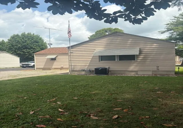 Photo 2 of Single family home for sale at 308 Bailey Ln, Benton, IL 62812 | MLS# 12688575 | Listing updated on 2026-09-15