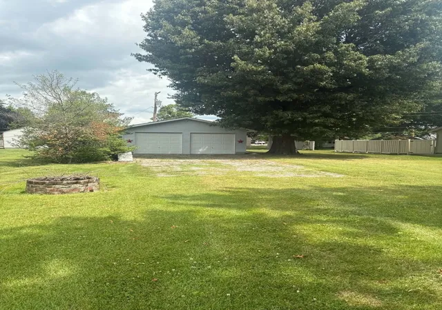 Photo 4 of Single family home for sale at 308 Bailey Ln, Benton, IL 62812 | MLS# 12688575 | Listing updated on 2026-09-15