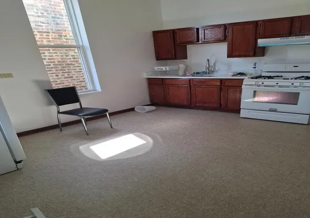 Homes for sale in Chicago, IL | 1314 W 51St St, Chicago, IL 60609 | MLS# 12688579
