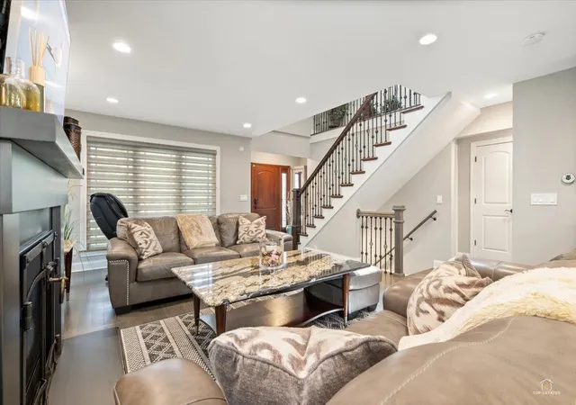 5th image of 1052 Margret St, Des Plaines, IL 60016 | MLS# 12688580