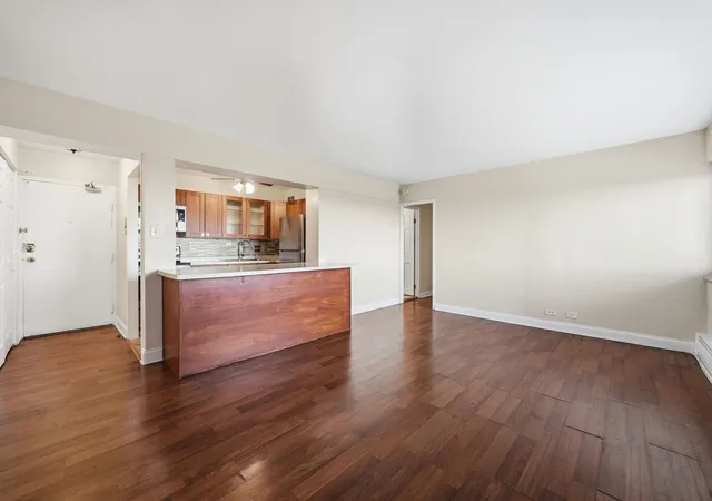 3rd image of 7337 S South Shore Dr #1030, Chicago, IL 60649 | MLS# 12688583
