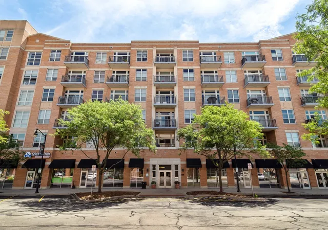 1st image of 647 Metropolitan Wy #214, Des Plaines, IL 60016 | MLS# 12688604