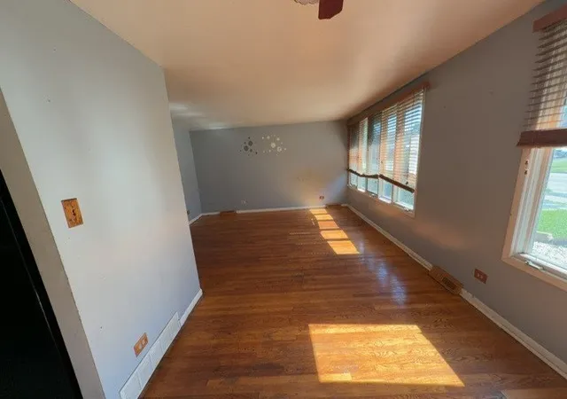 3rd image of 17214 Country Ln, East Hazel Crest, IL 60429 | MLS# 12688613