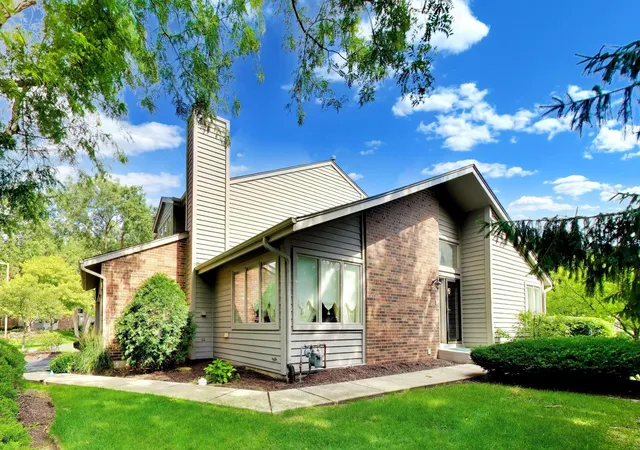 Photo 1 of Townhouse for sale at 110 Commons Dr, Palos Park, IL 60464 | MLS# 12688630 | Listing updated on 2026-09-24