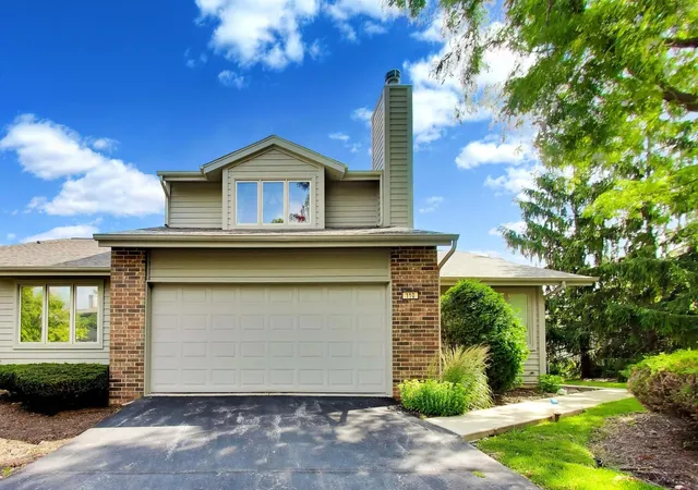Photo 2 of Townhouse for sale at 110 Commons Dr, Palos Park, IL 60464 | MLS# 12688630 | Listing updated on 2026-09-24
