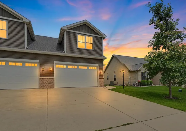 Homes for sale in Champaign, IL | 816 Sedgegrass Dr, Champaign, IL 61822 | MLS# 12688632