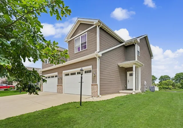 Homes for sale in Champaign, IL | 816 Sedgegrass Dr, Champaign, IL 61822 | MLS# 12688632