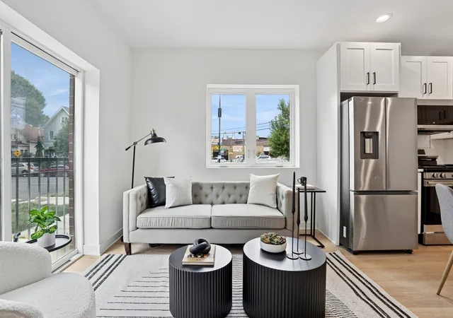 Homes for sale in Chicago, IL | 6755 N Hermitage Ave #3, Chicago, IL 60626 | MLS# 12688653
